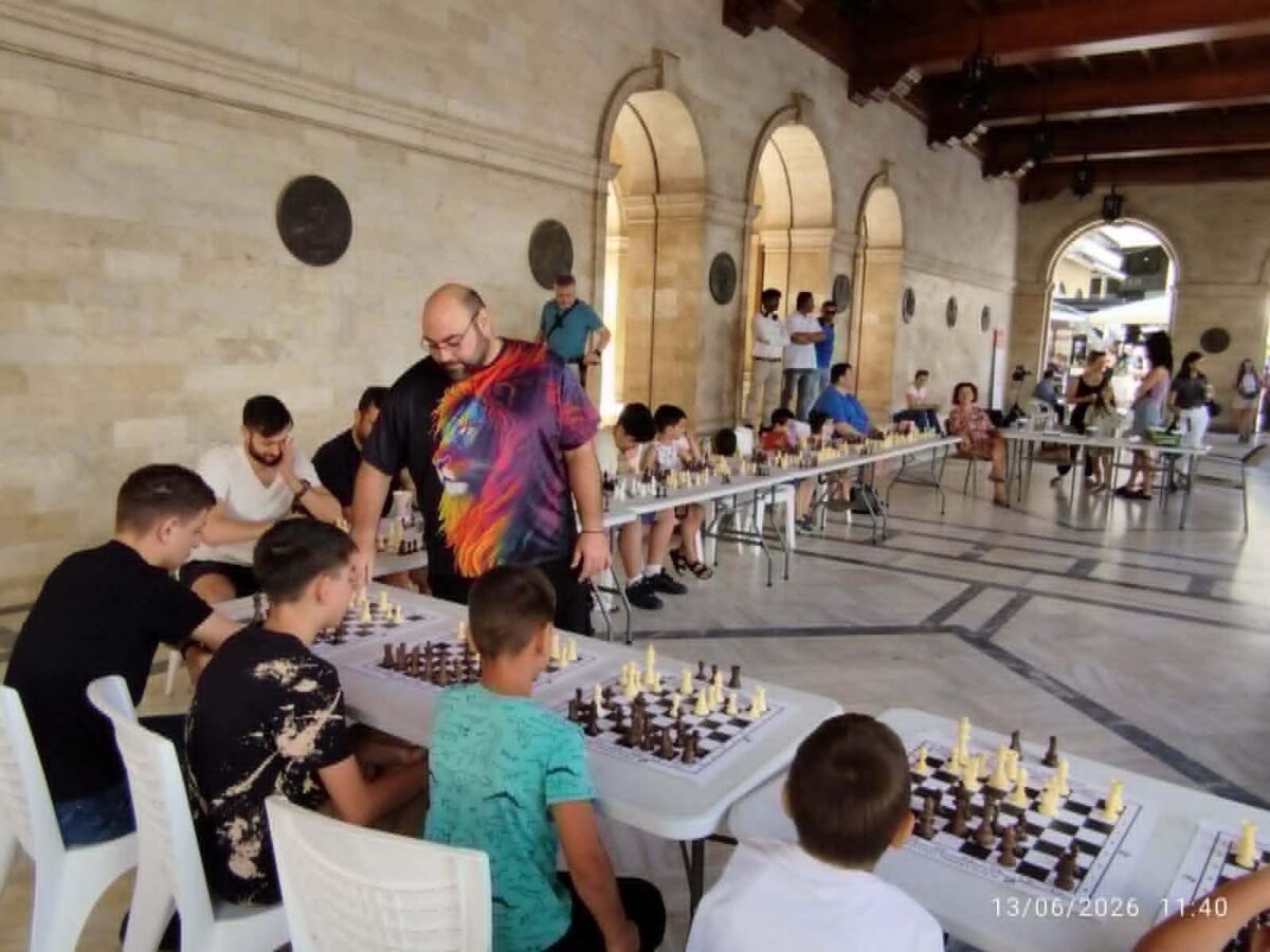 ♟️Μεγάλη επιτυχία για το σιμουλτανέ σκακιού του ΟΦΗ στη Λότζια Ηρακλείου! ♟️